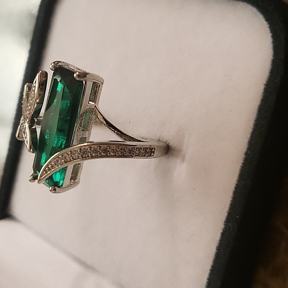 Emerald  925 Sterling SILVER Ring. - Picture 4 of 6
